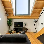 Modern And Cool Loft In The Middle Of Everything Apartman